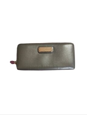 Marc Jacobs Olive Green Leather Zip-Around Wallet with Gold Plaque